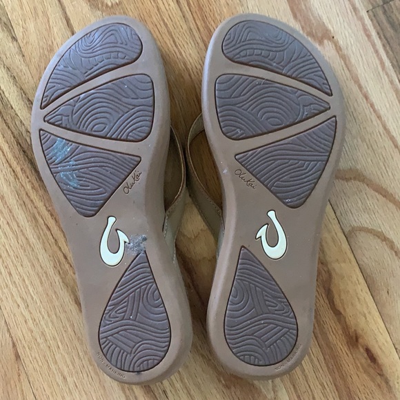 Olukai Ladies Flip Flops - Picture 3 of 3